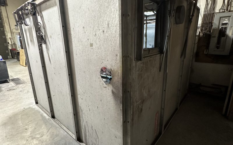 – Chambre a peinture 9 x 9 démontable avec portes