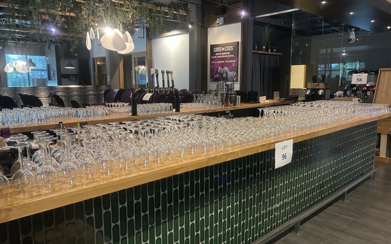 96- Lot de verres a vin , eau, champagne ,cognac, shooter +/- 400 mcx