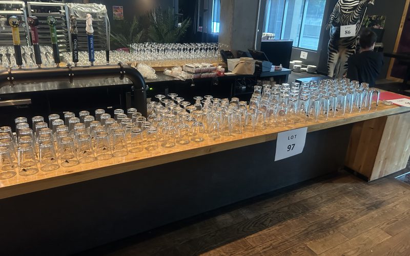 97- Lot de verres a bières +/- 150 mcx