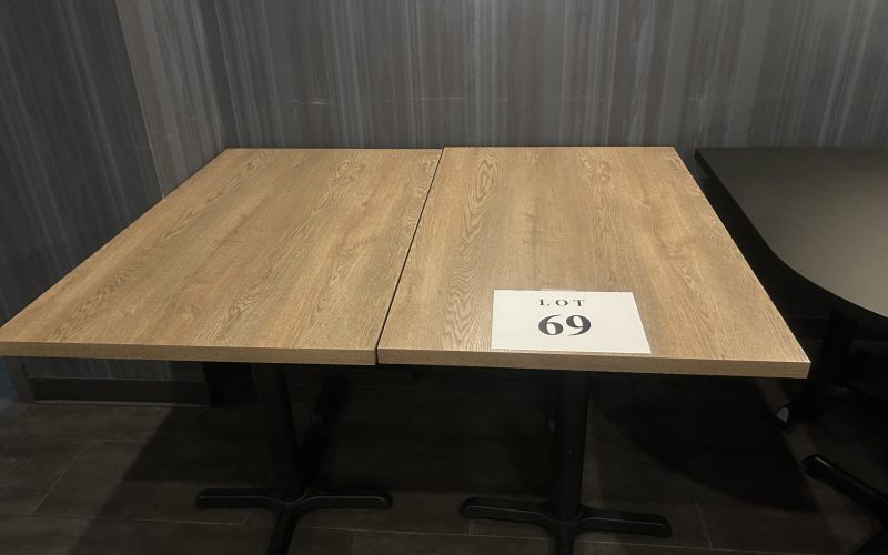 69- (2) tables en formica imitation de bois avec pied central 38 »x 48 »