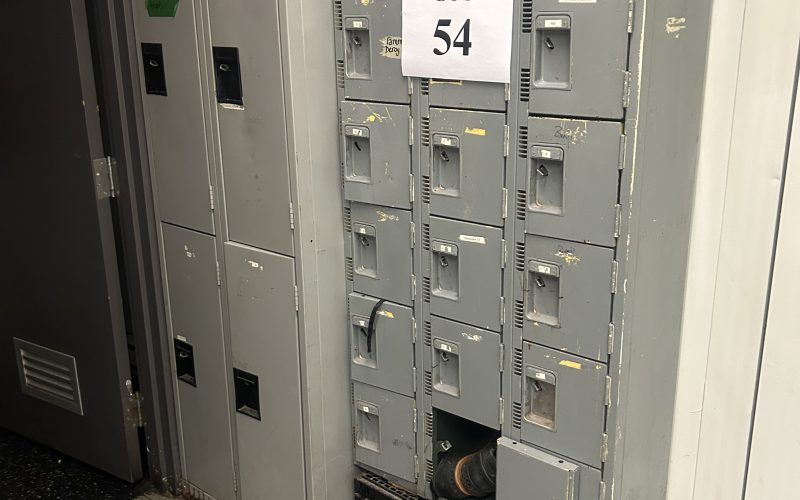 54- Casiers a vêtement