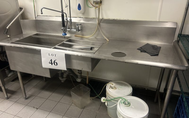 46- Table d’entré 86 »avec évier simple avec douche et table de sortis 42 »