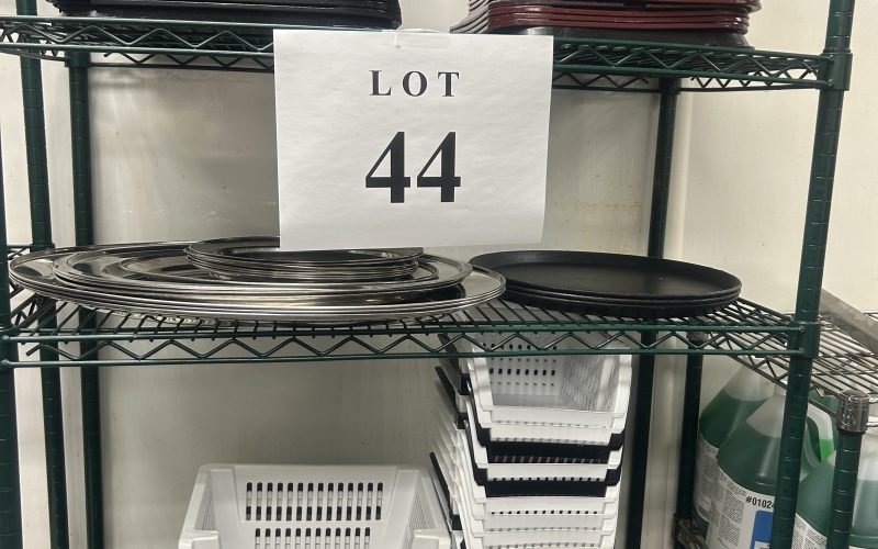 44-Lot de plateaux rond, carré et torpille