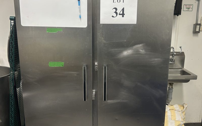 34- Frigidaire 2 portes de marque Foster , modèle Commando 90 de 48 »