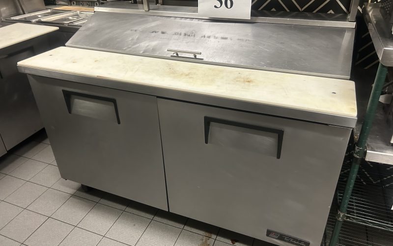 36- Table froide de 60 » de marque True avec 2 portes