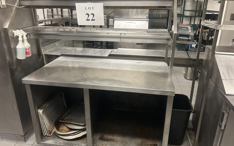22- table de préparation en acier inoxydable avec huche 33 »x 53 »