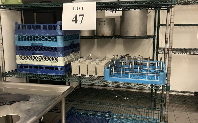 47- Lot de bacs pour lave-vaisselle