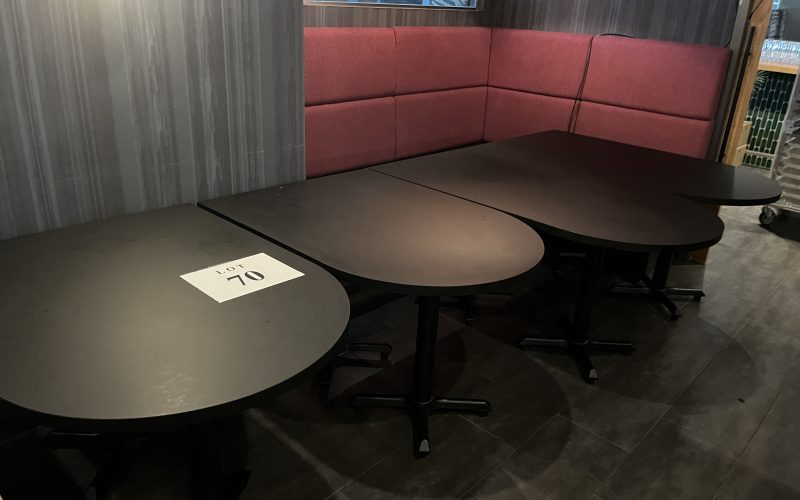 70-Lot de (2) tables avec bout arrondi en formica noir , (1) de 30 »x 48 » et (1) de 36 »x 60 »
