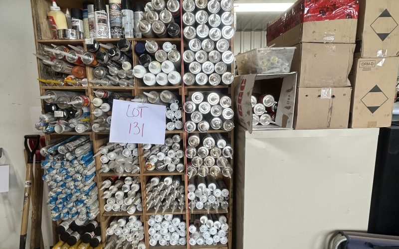 Lot 131 – Lot de scellent , d’uréthane , graisse ,et colle pc +/- 550 mcx ( a Magog )
