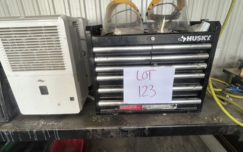 Lot 123- Coffre a outil avec outils ( a Magog)