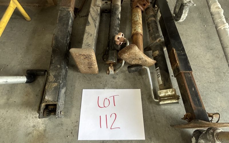 Lot 112 – (6)  Pattes de trailer ( a Magog )