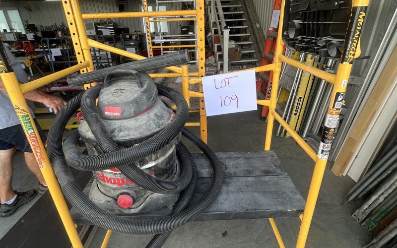 Lot 109- Baker métal Tech avec shop vac ( a Magog)