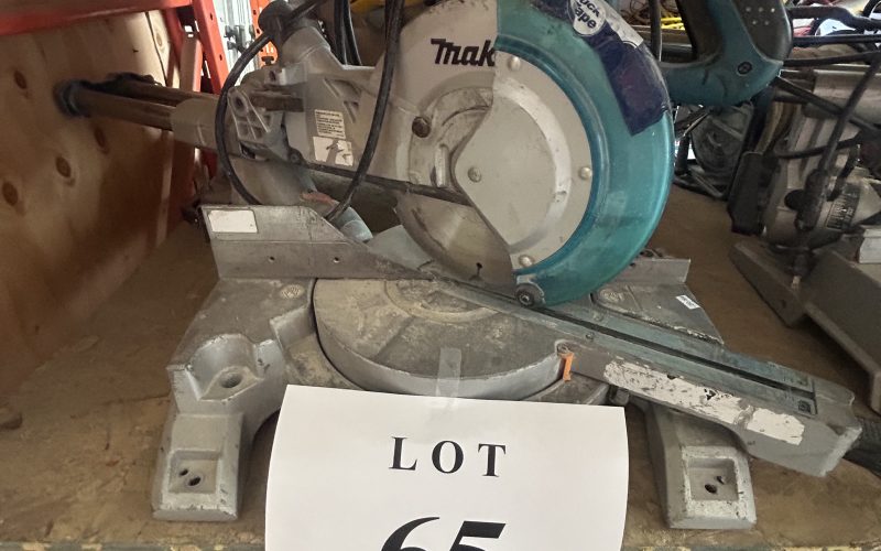 Lot 65- Scie a onglet Makita électrique ( a magog )