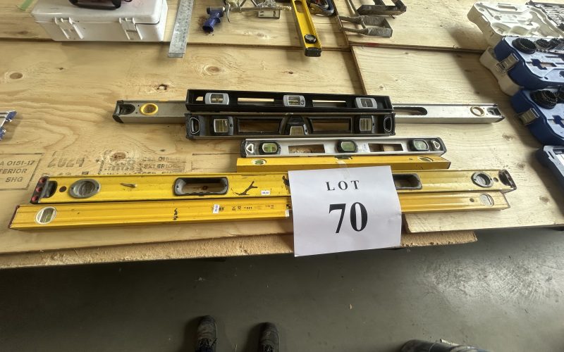 Lot 70- (7) niveaux ( a magog )