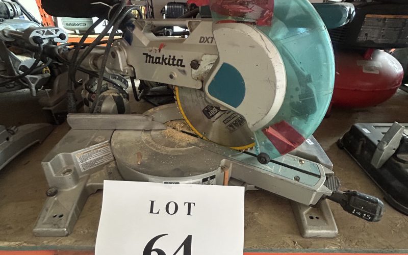Lot 64 – Scie a onglet Makita électrique ( a magog )