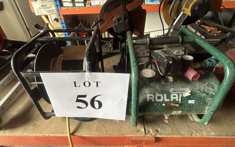 Lot 56- Compresseur Rolair avec 1 rouleau a hose a pression ( a magog )