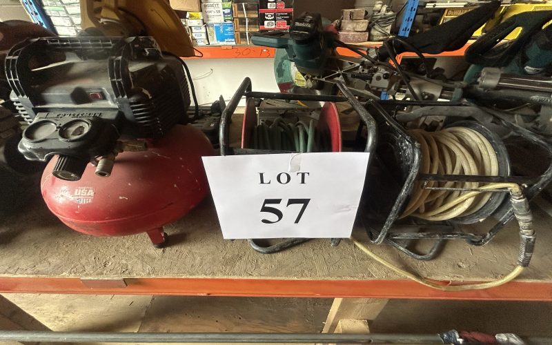 Lot 57 – Compresseur Craftman avec 2 rouleaux de hose a pression ( a magog)
