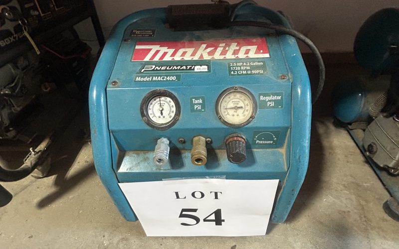 Lot 54- Compresseur Makita ( a magog )