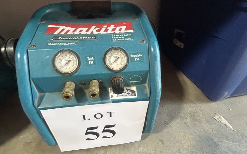 Lot 55- Compresseur Makita ( a magog )