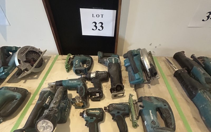 Lot 33- Outils Makita a batterie avec chargeur sans batterie (11)  ( a magog )