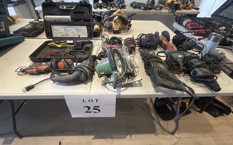 Lot 25- Outils électrique de marque divers ( 14 ) ( a magog )