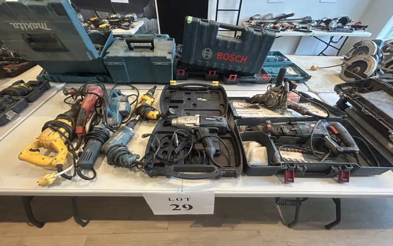 Lot 29 – Outils électrique de marque diverse (9) ( a magog )