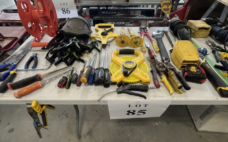 Lot 85 – Lot d’outils divers +/- 40 mcx ( a Magog )