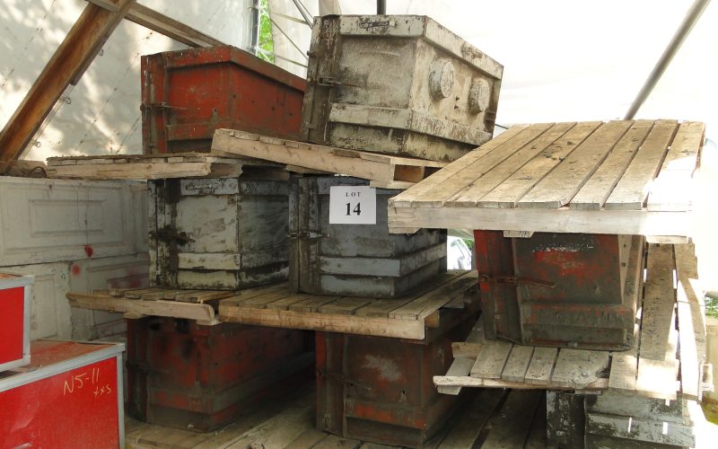 LOT 14 :  Moules et matrice ( pour former des Blocs de béton