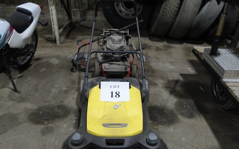 LOT 18 : Balai d ‘usine et tondeuse au gaz