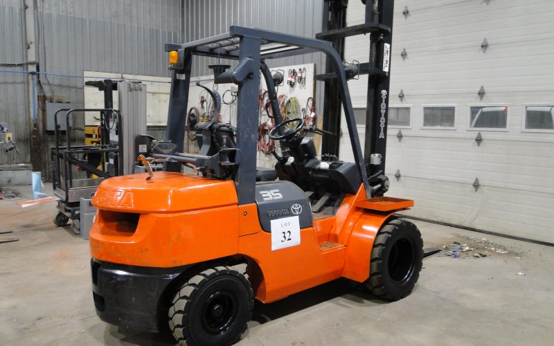 LOT 32 :  Chariot élévateur Toyota  35