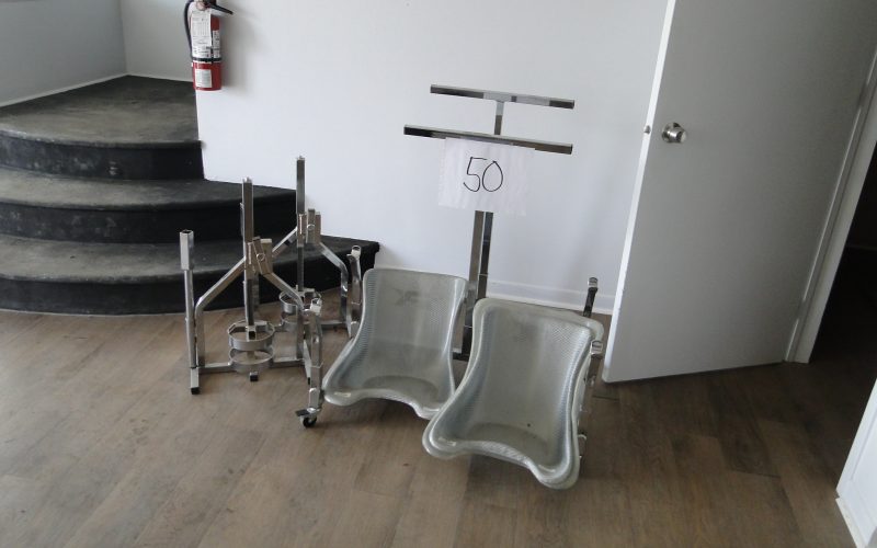 LOT 50: Supports à Kart(2) presses à pneu pour Kart (2) sièges à kart (3)