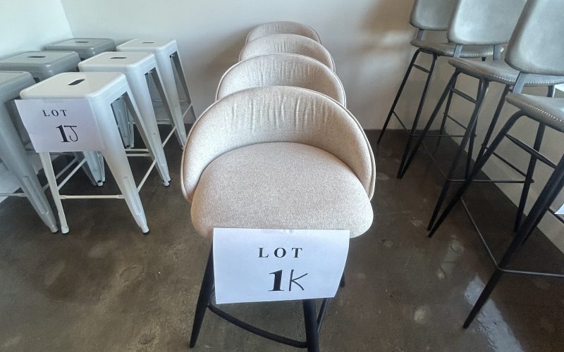 1k- Banc en tissus beige 25 » de haut (4 fois )
