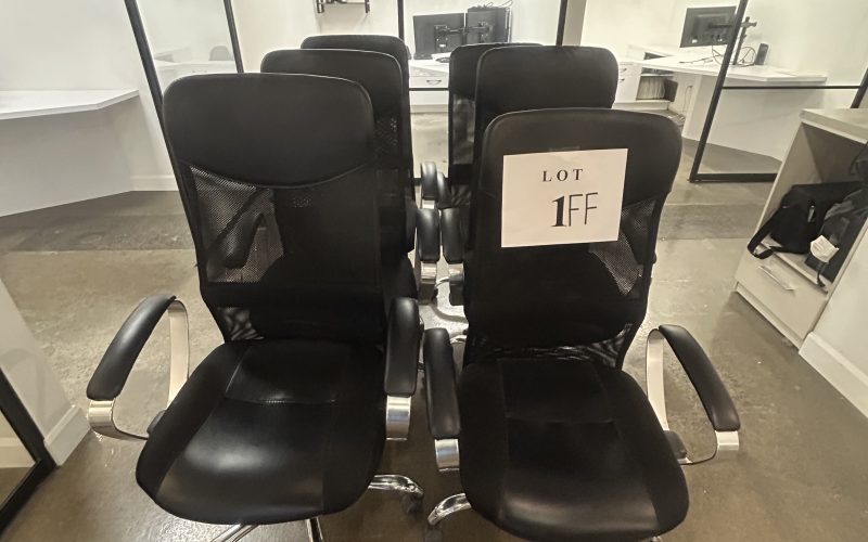 1FF- (6) chaises de bureau en cuirette et tissus noir