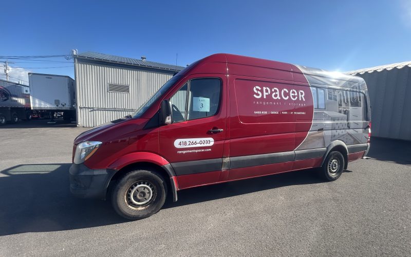 LOT 3- Mercedes transit 2016 , 265347 km , boite de 14′