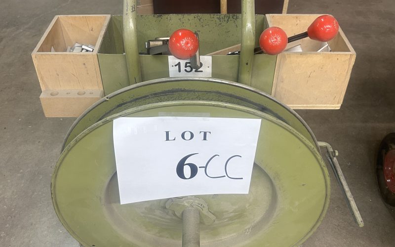 6CC- Strapeuse a bande métallique avec accessoires