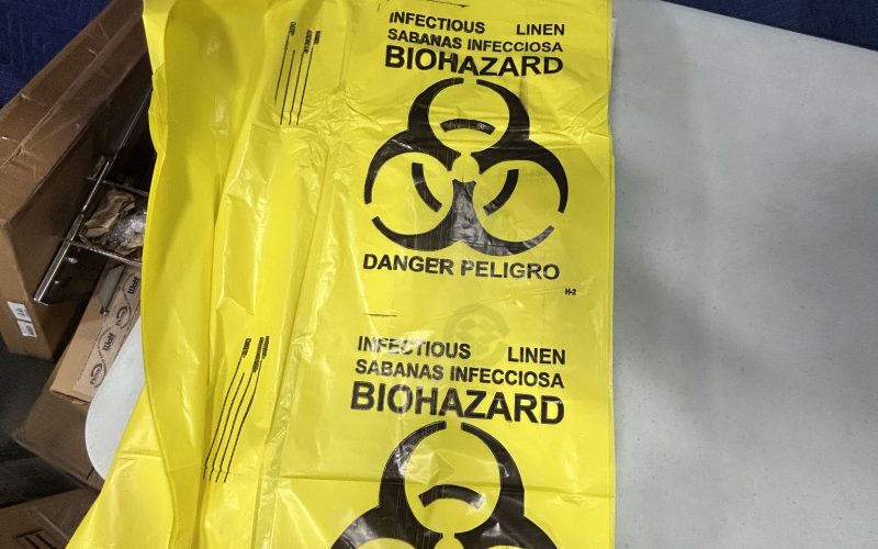 14- Sac en plastique jaune pour déchets a risque biologique ( infectieux ) Biohazard