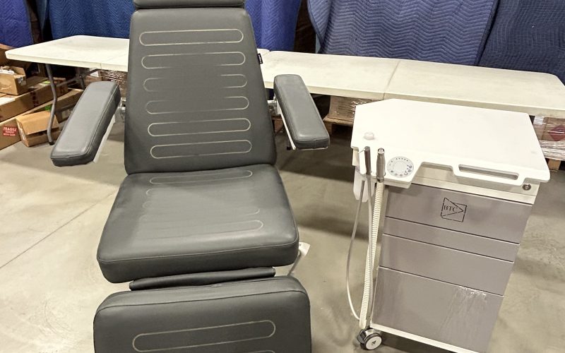 28- Chaise de traitement électrique Venus avec cabinet de soins podiatrique ( peut-être vendu séparément )