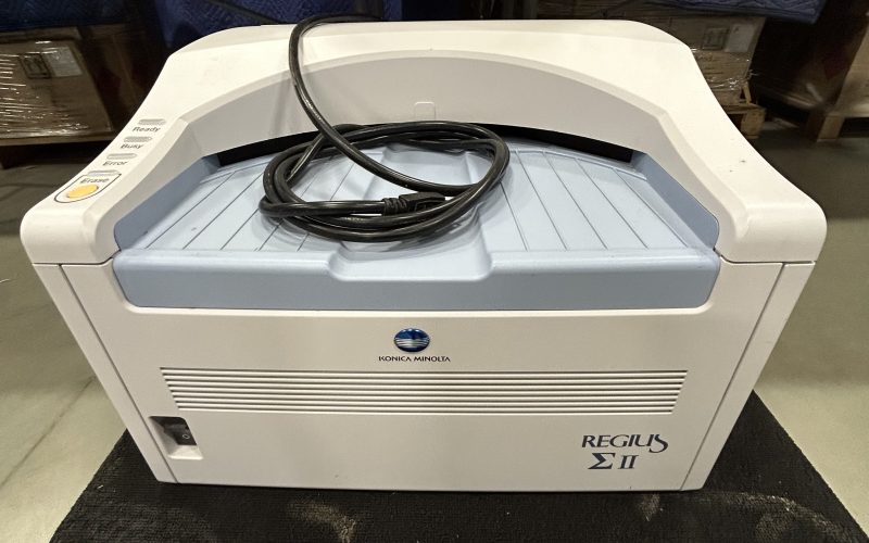 30- Négatoscope , lampe inactiniques, support , numériseur ( radiologie )