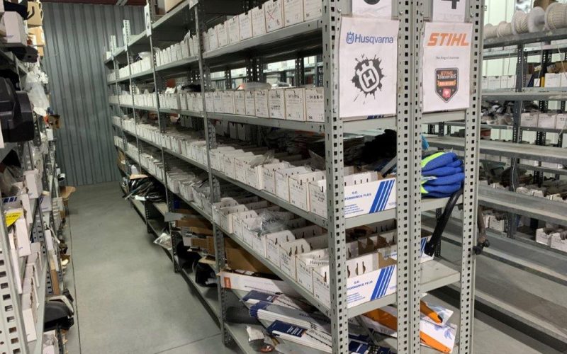 Lot 72- Fond de commerce de pièces neuves ( aucune pièces de plus de 4ans ) sans les tablettes 66137.00$