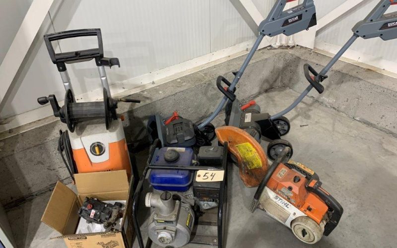 Lot 54- Scie a béton , pelle a neige sans batterie , laveuse , pompe etc 5 mcx