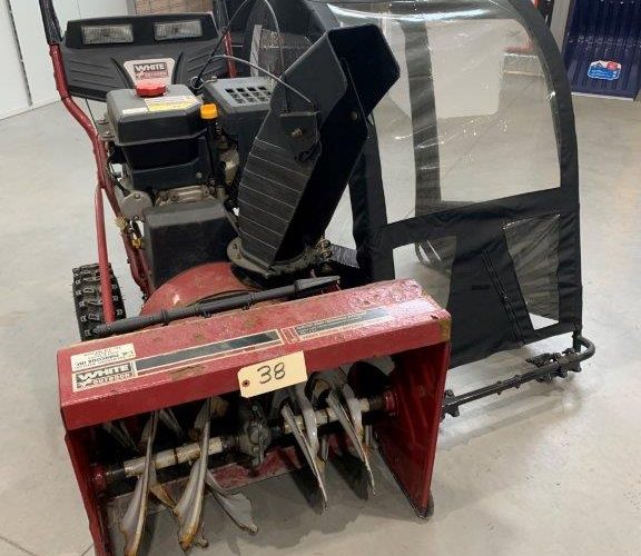 Lot 38- Souffleuse a neige usagé de marque White 28  »