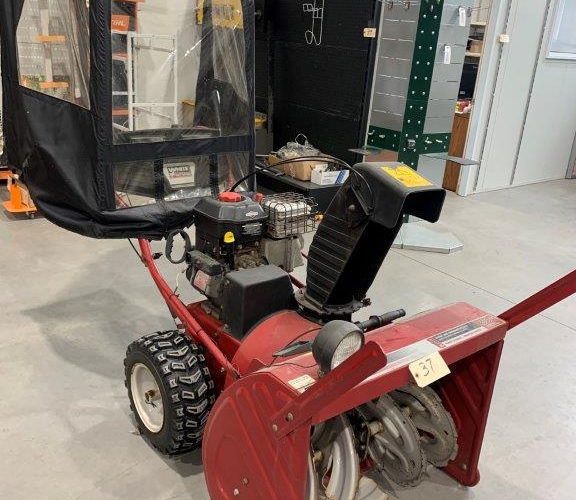 Lot 37-  Souffleuse a neige usagé de marque White 30  » , 342cc