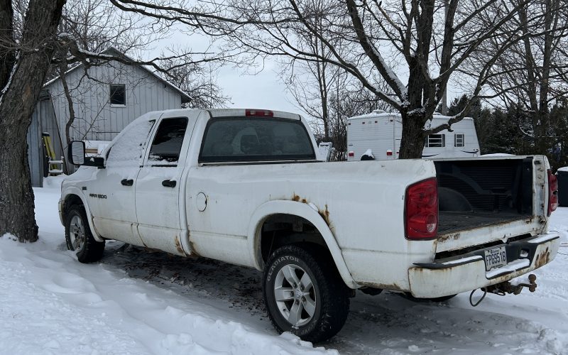 Lot 1- Dodge Ram 1500 2007 , 208000 km , ( ne fonctionne pas, différentiel arrière brisé  )