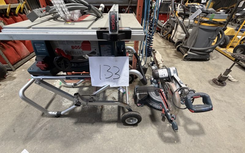 133- Banc de scie BOSCH  avec scie a rondelette BOSCH ( usagé en location )