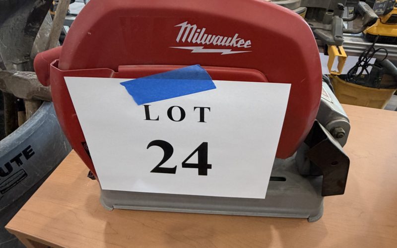 Lot 24- Scie a fer Milwaukee