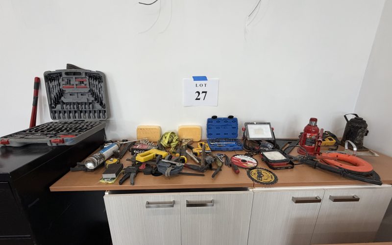 Lot 27- Lot d&rsquo;outil manuelle +/-35 mcx