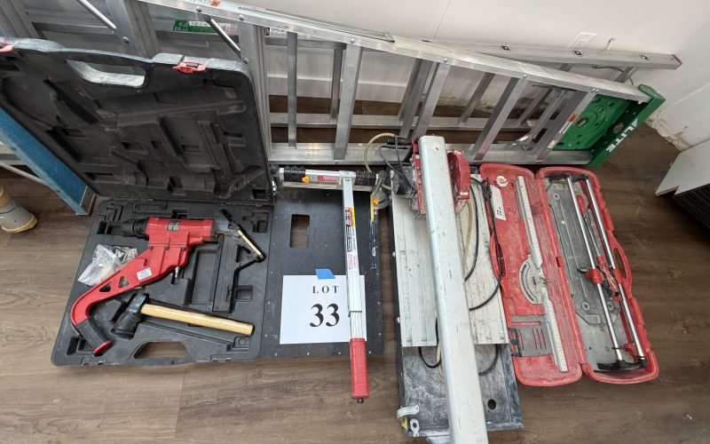 Lot 33- Marteau a bois franc , tanche a plancher flottant , scie a céramique a l&rsquo;eau , coupe céramique