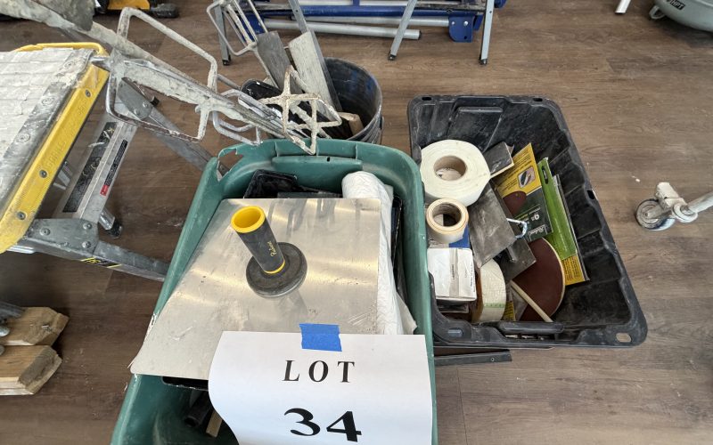 Lot 34- Truelle, brasseur , pad, rouleau +/- 50 mcx