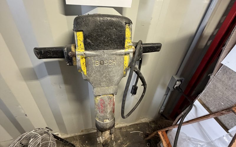 Lot 42- Marteau piqueur Bosh électrique