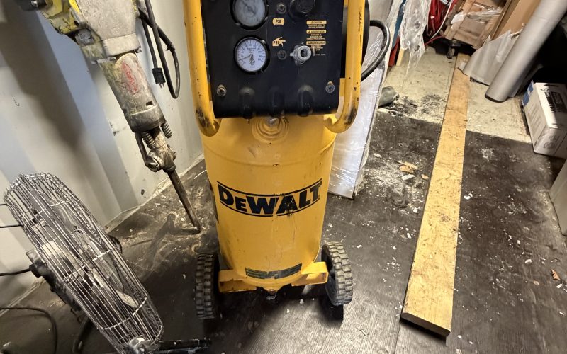 Lot 44- Compresseur électrique